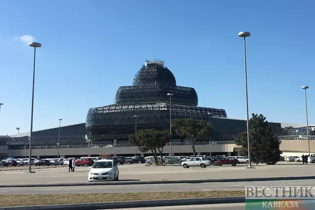 "Пахнет нефтью и деньгами" - молодые интеллектуалы СНГ о Баку