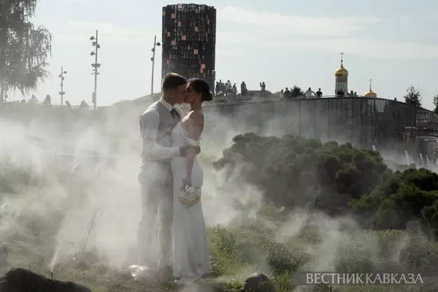 Молодожены в парке Зарядье