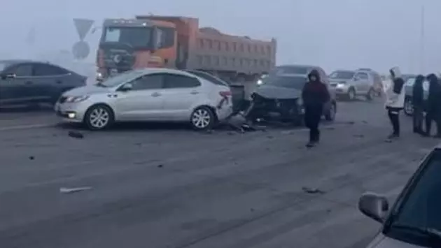 Туман спровоцировал массовое ДТП под Алматы