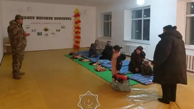 Казахстанские спасатели выручили пассажиров рейсового автобуса