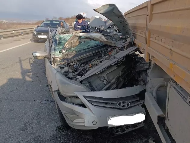 Легковушки и "Камаз" столкнулись в Назрани – есть раненые