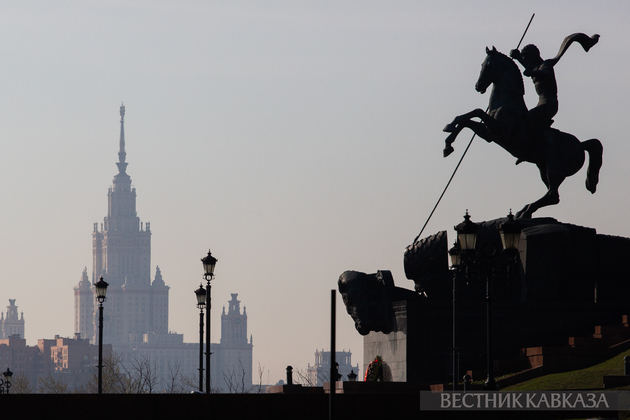 Вид с Поклонной горы на главное здание МГУ