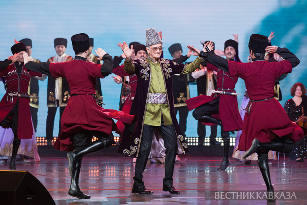 Полад Бюльбюль оглы и Государственный ансамбль танца Азербайджана