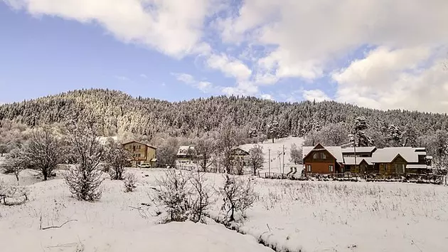 Отдых на горнолыжном курорте Бакуриани в 2025 году: как добраться, трассы, цены