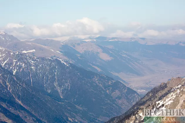 В горах КЧР ищут двоих альпинистов