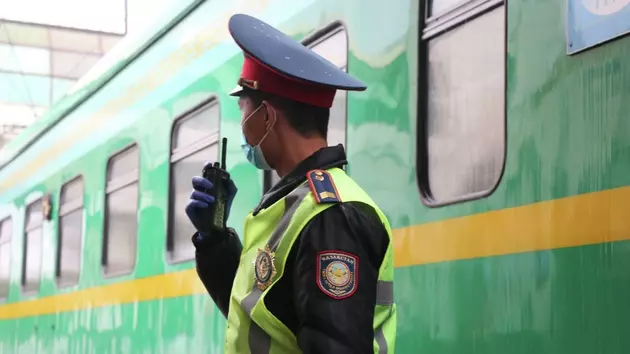 Казахстанские полицейские выручили гражданина Армении