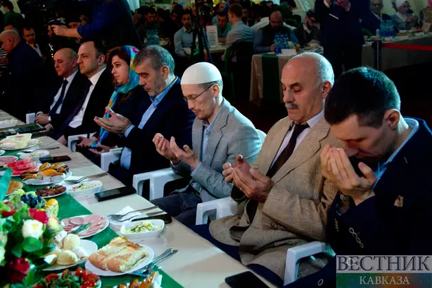 Время ифтара и сухура в Рамадан 2025: расписание в Москве