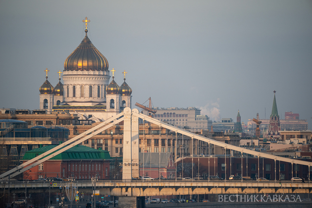Вид на Храм Христа Спасителя и на Крымский мост