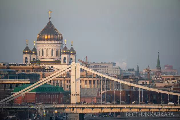 Вид на Храм Христа Спасителя и на Крымский мост