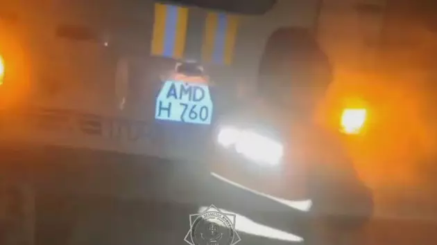 Казахстанские спасатели выручили из беды пассажиров пяти машин