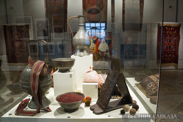 Экспонаты выставки “Вдохновленные ковром“