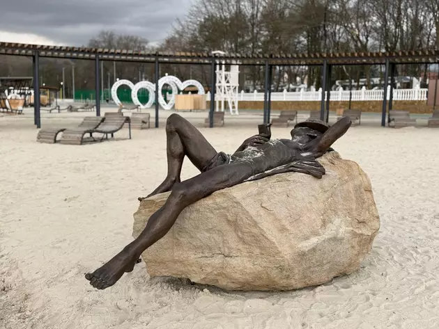 Старое озеро украсили скульптуры отдыхающих в Кисловодске