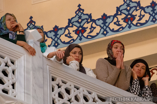 Верующие в мечети