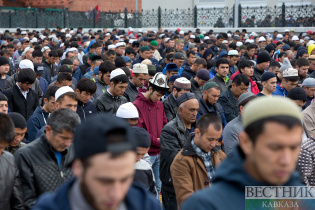 Ураза-байрам собрал свыше 80 тыс верующих в мечети в Москве