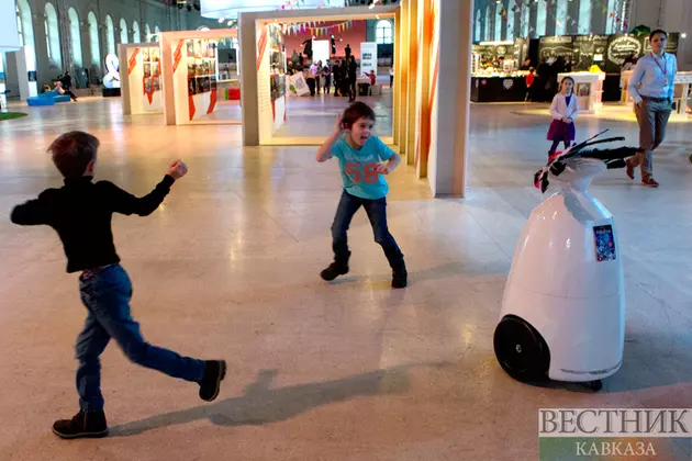 Дети и робот