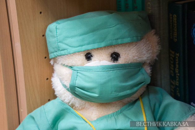 Мишка в маске