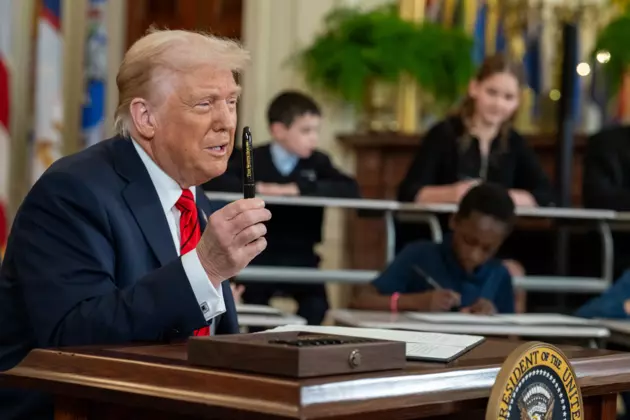 Что стоит за указом Трампа об увеличении напора воды?