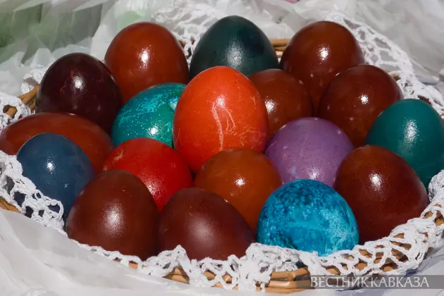 Пасхальные окрашенные яйца