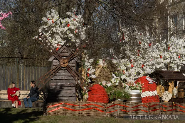 Украшения к Пасхе в Высокопетровском монастыре