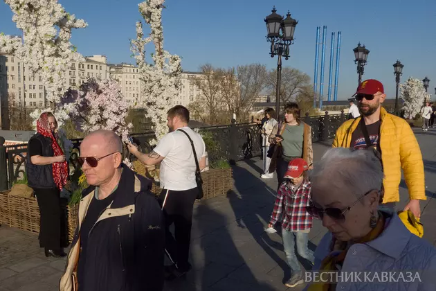 Украшения к Пасхе на Патриаршем мосту