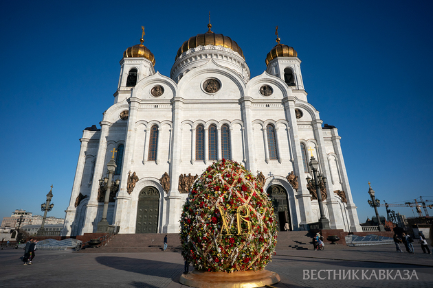 Украшения к Пасхе у Храма Христа Спасителя