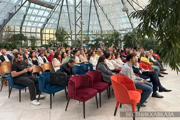 Стихи врачей прозвучали в павильоне «Азербайджан» на ВДНХ