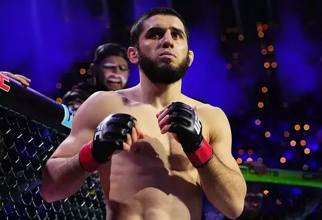 Махачев может лишиться титула чемпиона UFC