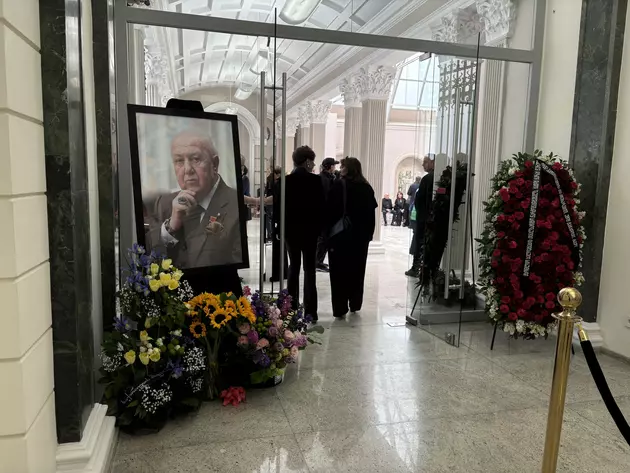 Гражданская панихида по Зурабу Церетели проходит в Тбилиси