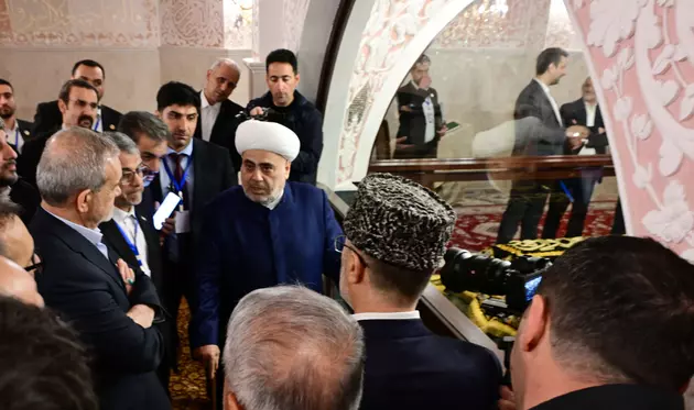 Масуд Пезешкиан посетил мечеть Биби-Эйбат в Баку