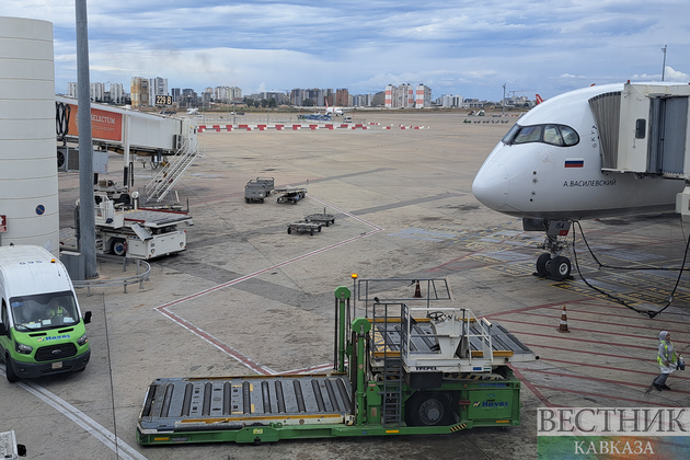 Самолет в аэропорту