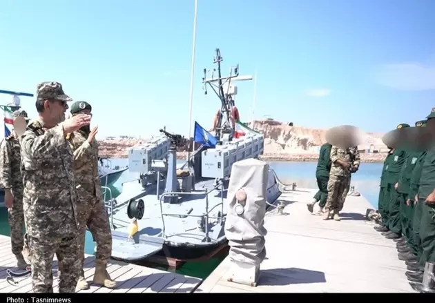 ВМС КСИР испытали новейший сверхскоростной десантный катер