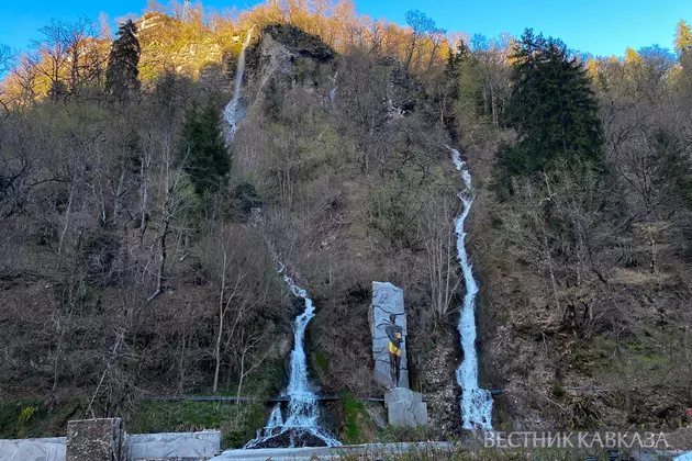 Памятник Прометею в Центральном парке Боржоми