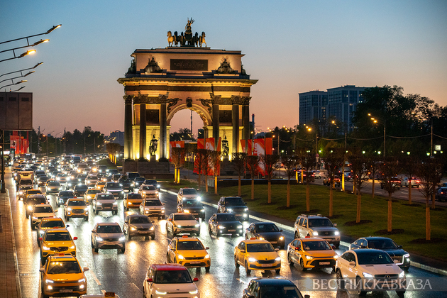 Праздничное оформление ко Дню Победы на Кутузовском проспекте