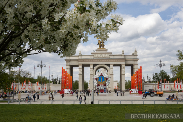 Праздничное оформление ко Дню Победы на ВДНХ