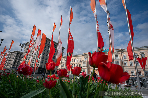 Праздничное оформление ко Дню Победы на Триумфальной площади