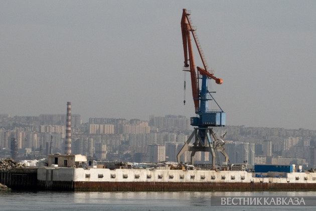 Грузовой кран в порту