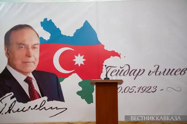 Плакат ко дню памяти Гейдара Алиева