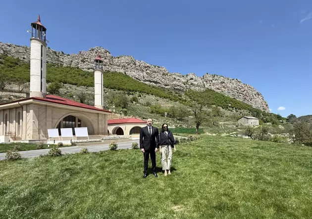 Ильхам и Мехрибан Алиевы посетили Шушинский район