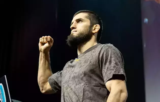 Махачев сразится за титул в полусреднем весе