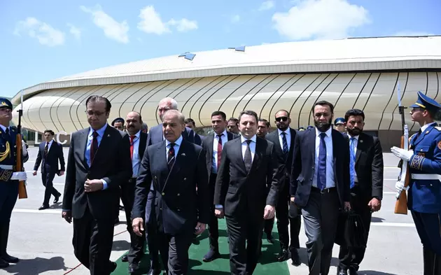 Премьер-министр Пакистана завершил визит в Азербайджан