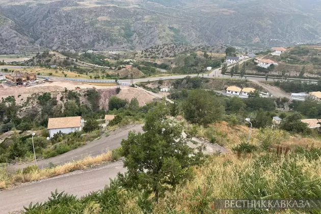 Вид на Лачин