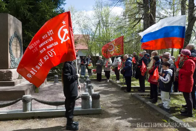 Торжественный митинг у братской могилы в деревне Бородино
