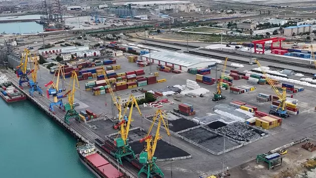 В Актау досрочно заработал крупнейший контейнерный хаб