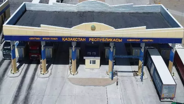 Казахстан открыл новый автомобильный КПП на границе с Китаем