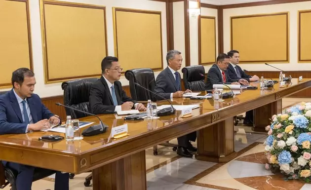 Встреча премьера Казахстана Бектенова с главой малайзийской компании Proton Holdings