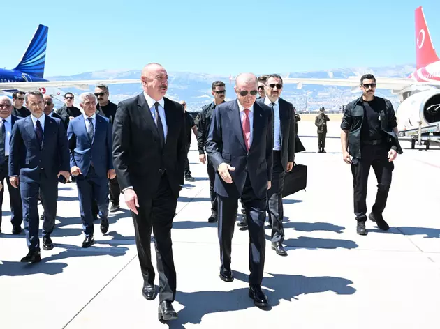 Ильхам Алиев прибыл в Кахраманмараш