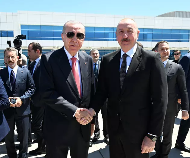Ильхам Алиев прибыл в Кахраманмараш