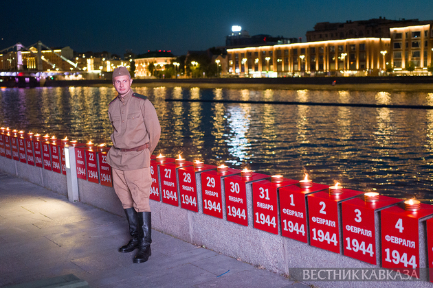 Акция “Линия памяти“ на Крымской набережной в Москве