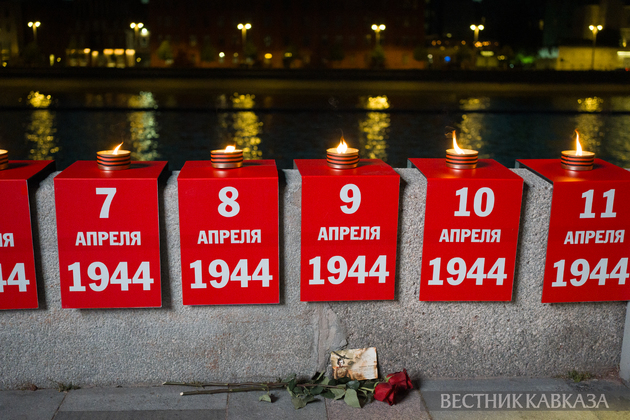 Акция “Линия памяти“ на Крымской набережной в Москве