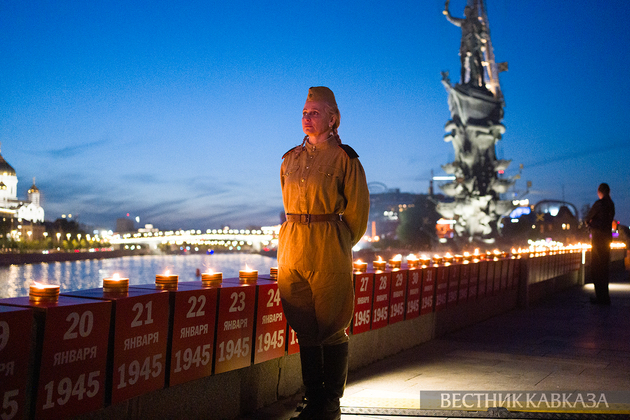 Акция “Линия памяти“ на Крымской набережной в Москве